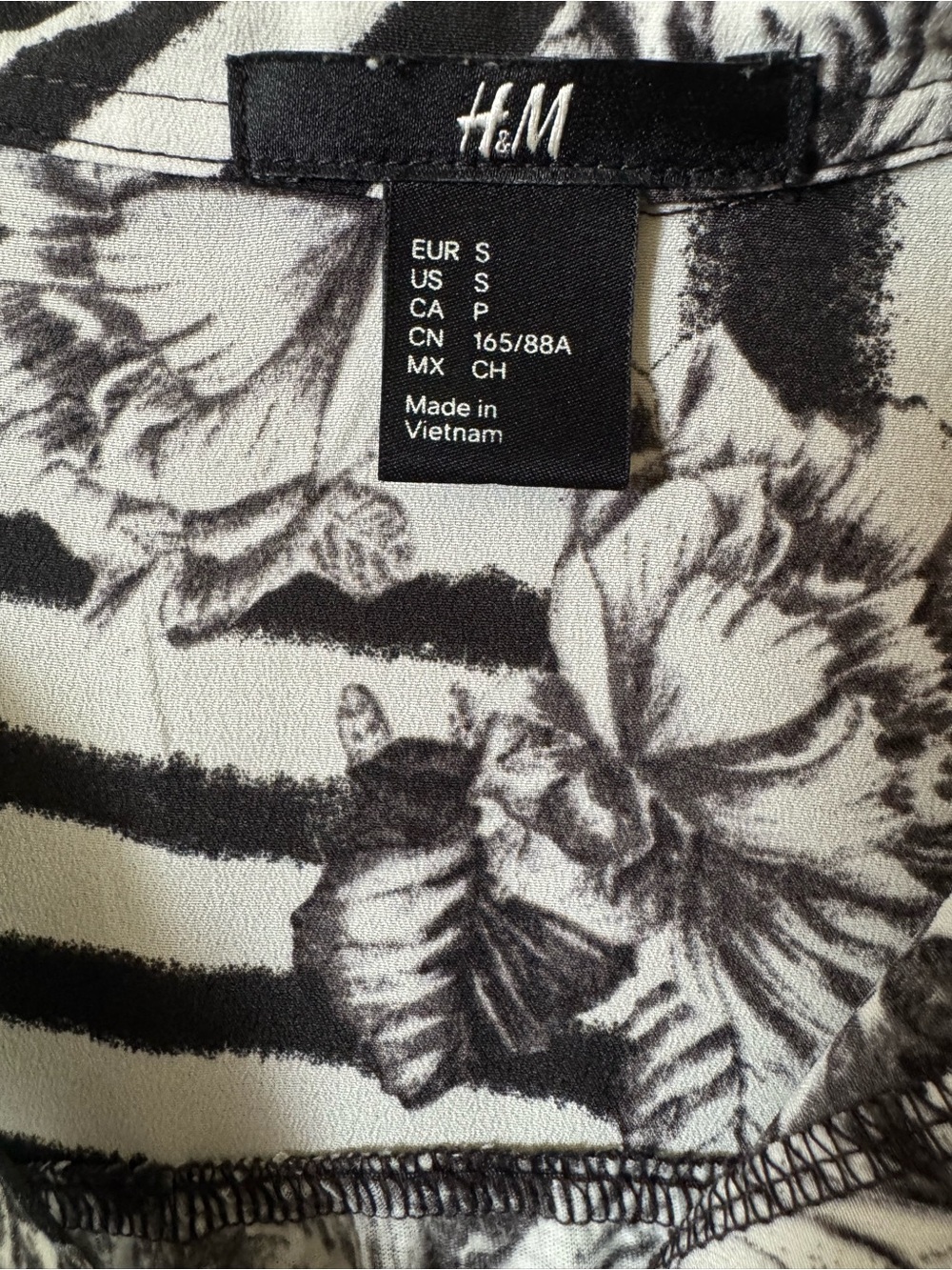 H&M Floral Stripe Mixed Print Button Down Blouse Black & White Size S EUC - Picture 12 of 12